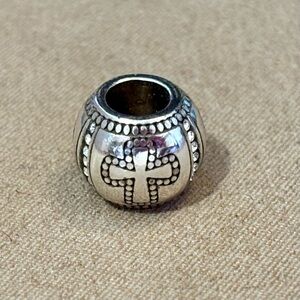 🆕 Brighton Sweet Cross bead in silver Dotted design Clear crystal lines Retired